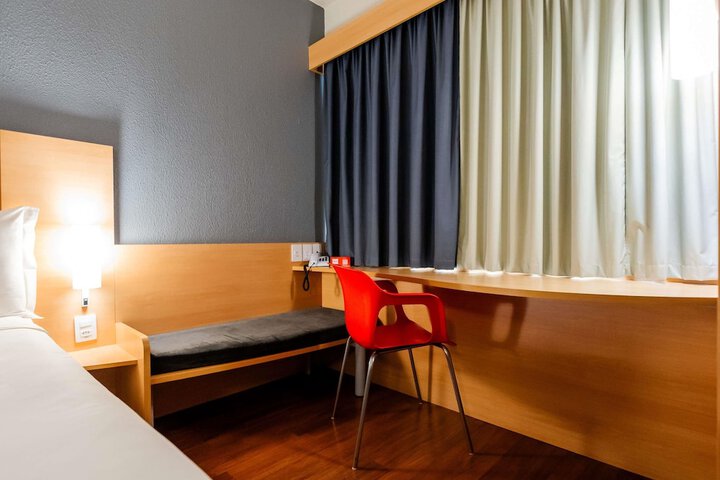 Room 25 of 84