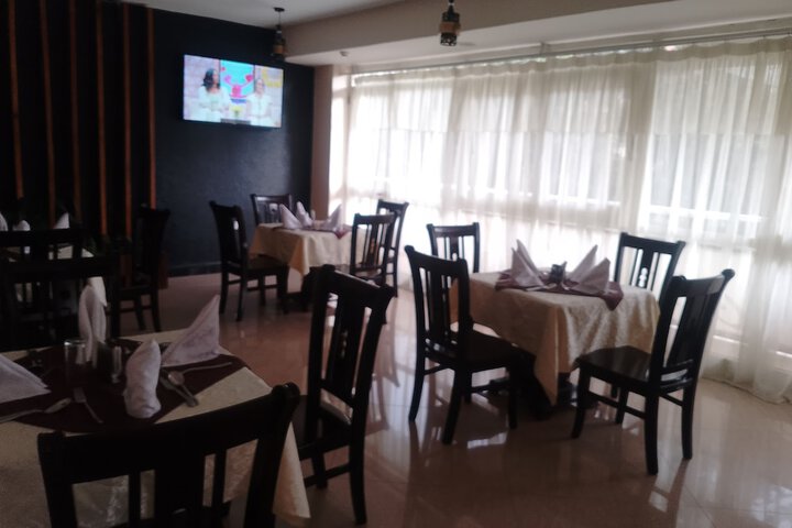 Dining 17 of 19