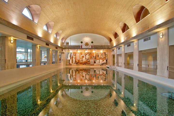 Hotel Pool