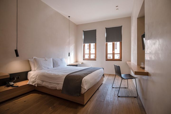 Room 7 of 48