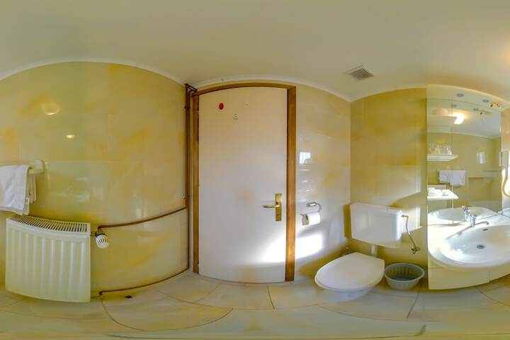 Room 19 of 48
