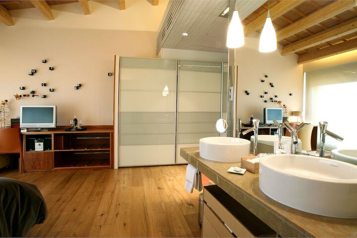 Room 14 of 42