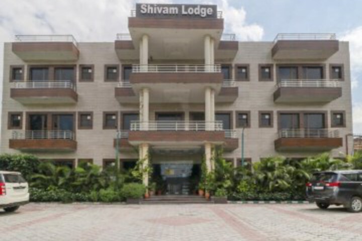 OYO 75331 Hotel Shivam Lodge