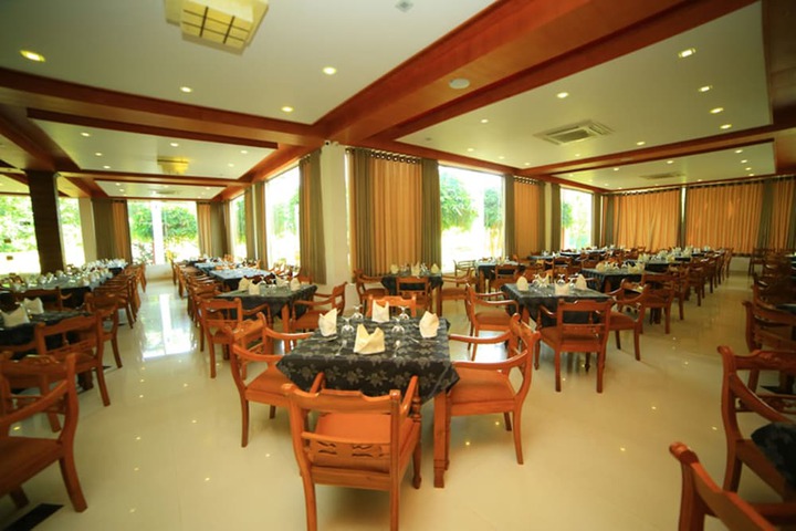 Dining Photos