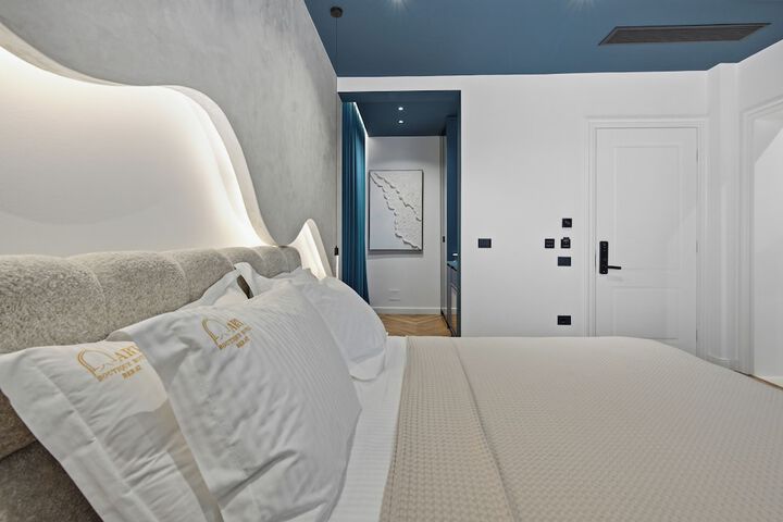 Room 27 of 109