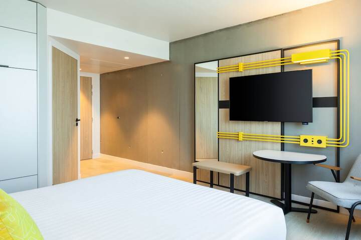 Room 10 of 35