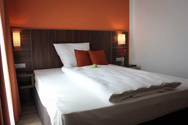 Room 6 of 33