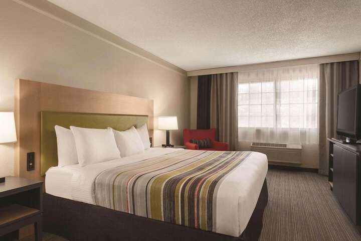 1 King Bed (6 of 13)
