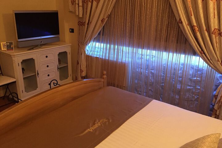 Room 12 of 96