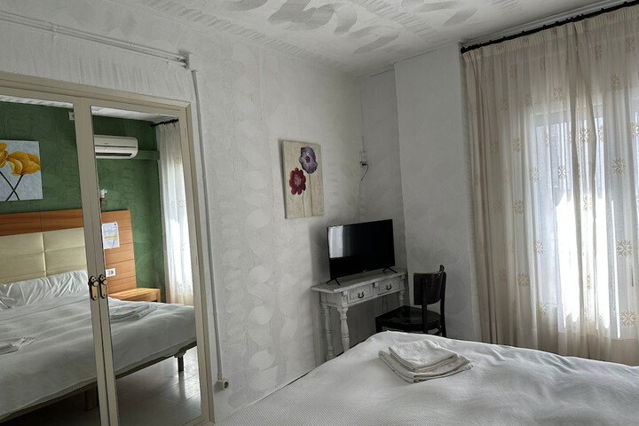 Room 51 of 133