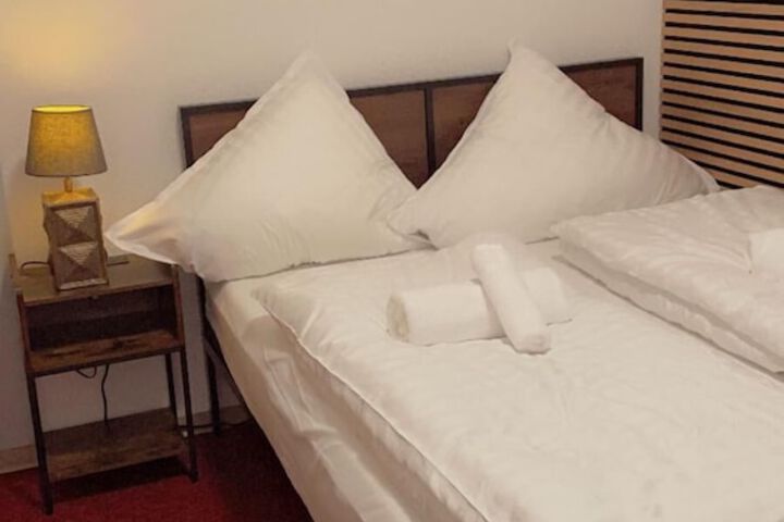 Room 4 of 11