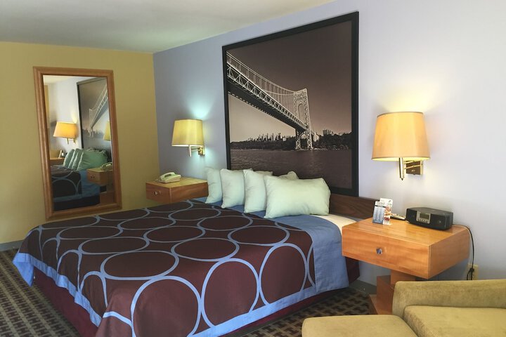 Room 12 of 33