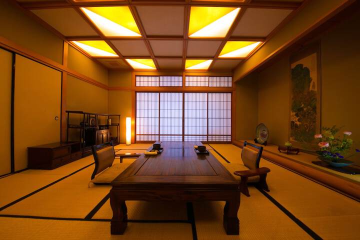 Room 7 of 37