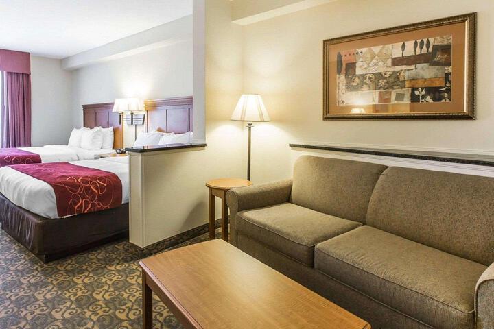 2 Queen Beds Accessible (3 of 17)