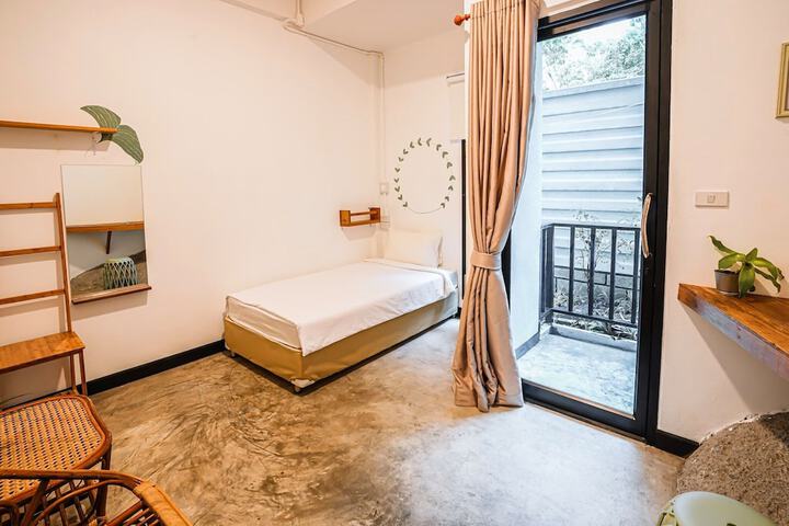 Room 9 of 37