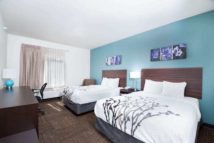 2 Queen Beds (8 of 8)