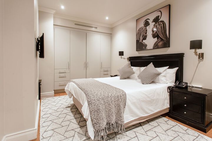 Room 3 of 43