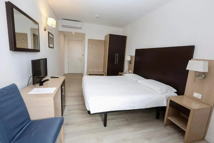 Room 5 of 27