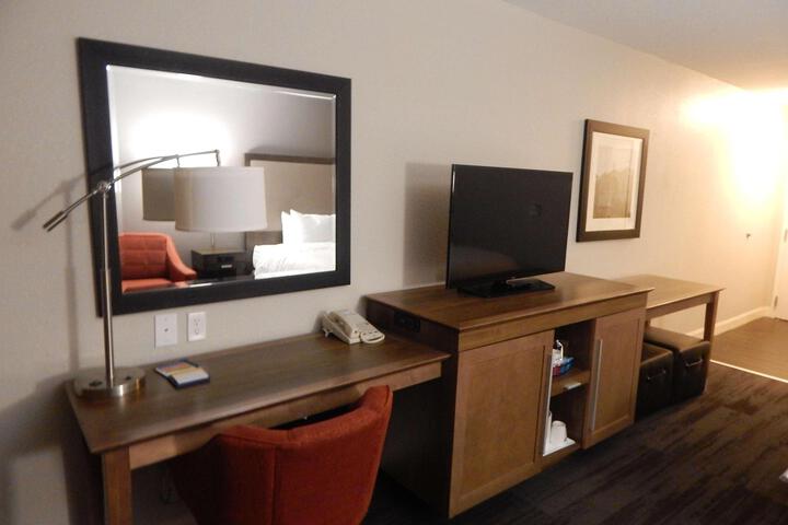 1 King Study with Sofa Bed Shower Only (8 of 11)