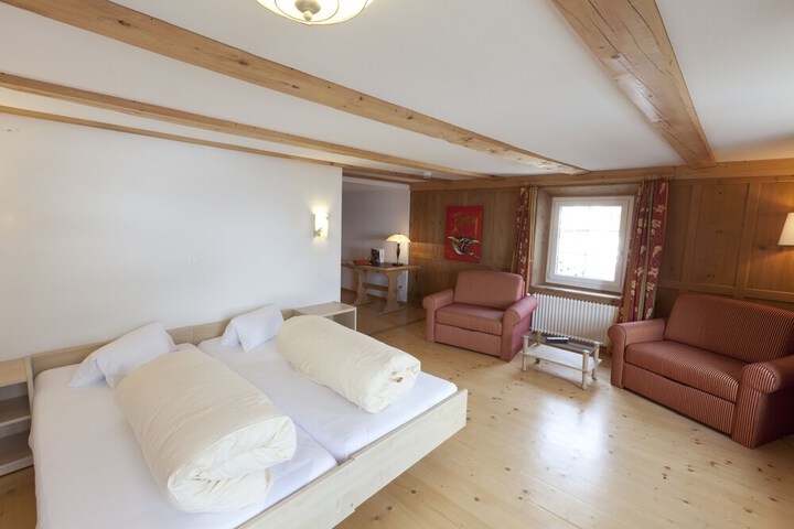 Room 8 of 10