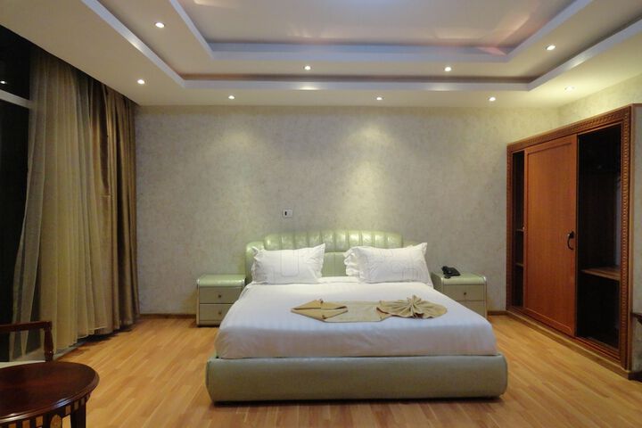 Room 9 of 64