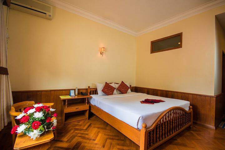 Room 9 of 28
