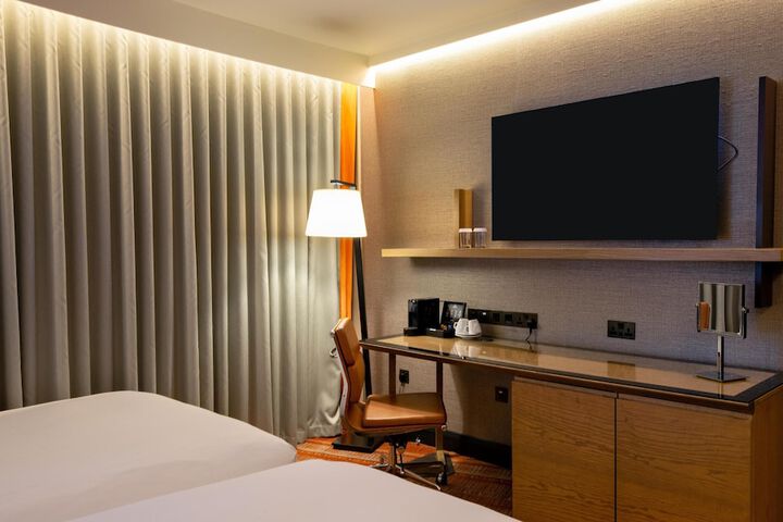 Room 21 of 103