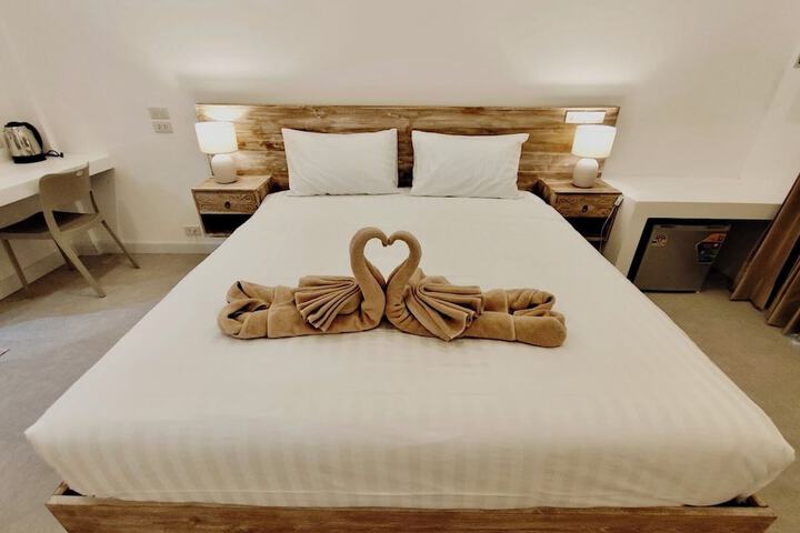 Room 3 of 28