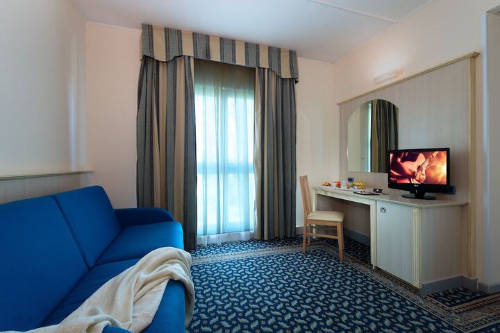 Room 8 of 36