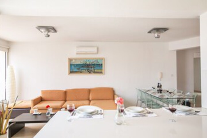 Room 13 of 26