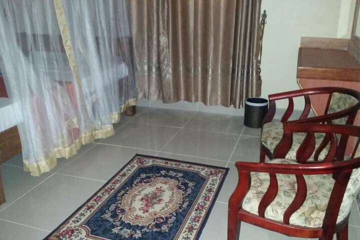 Room 8 of 18