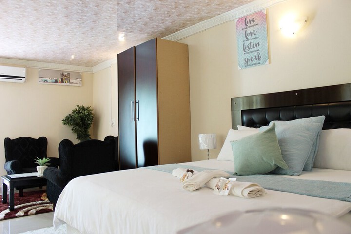 Room 5 of 18