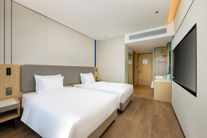 Room 10 of 41