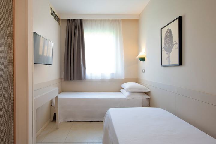 Room 5 of 61