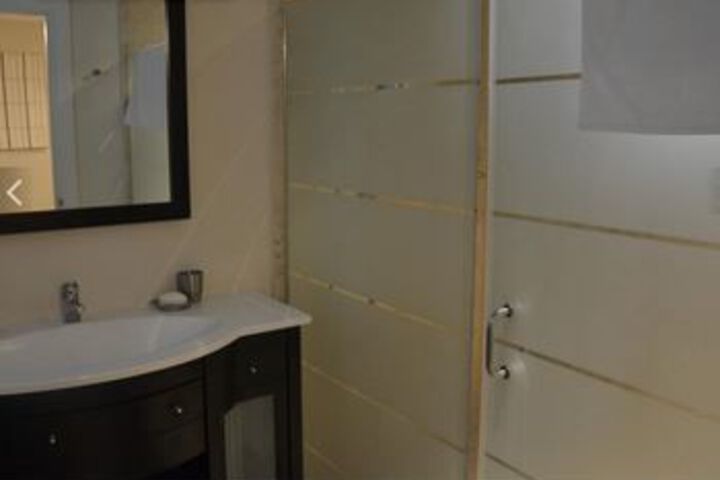 Room 4 of 17