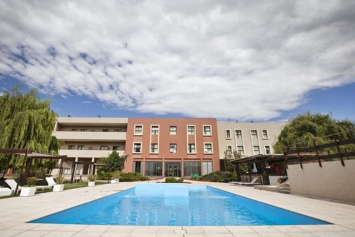 Pool Hotel