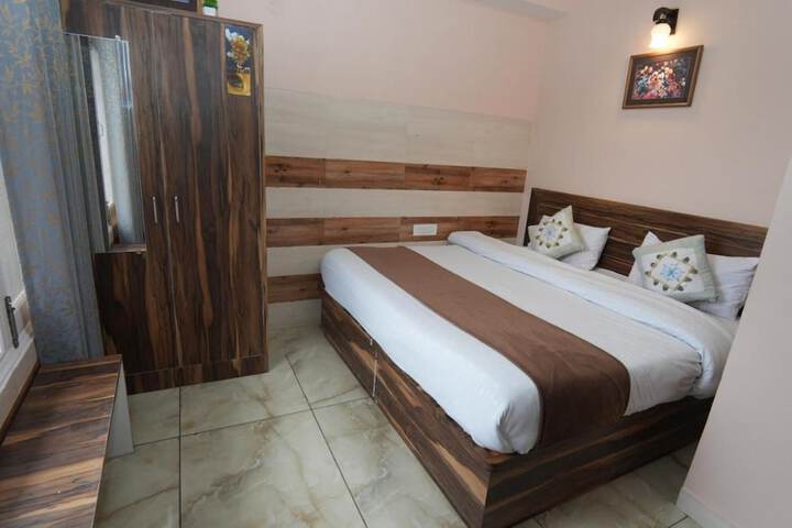 Room 2 of 12
