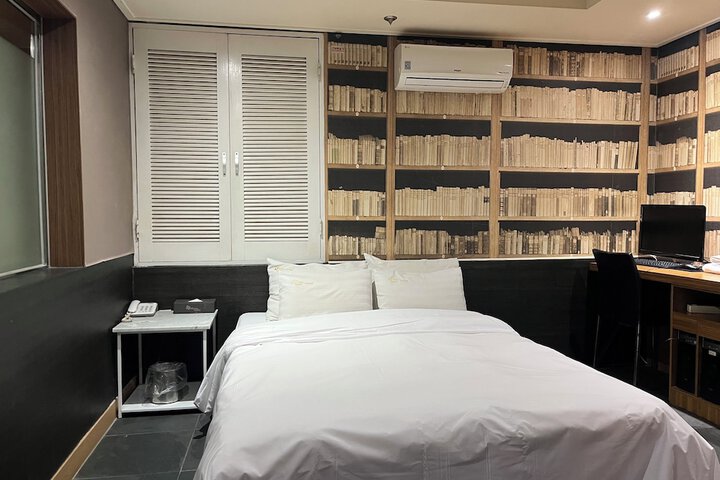 Room 11 of 29