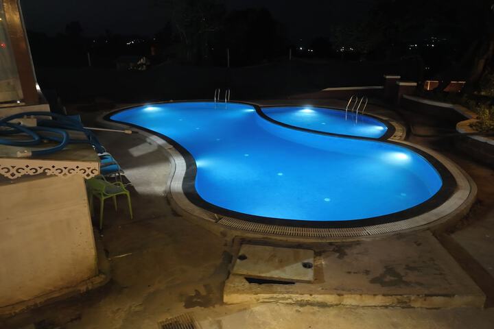 Pool 8 of 17