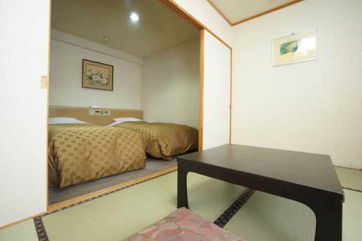 Room 11 of 33