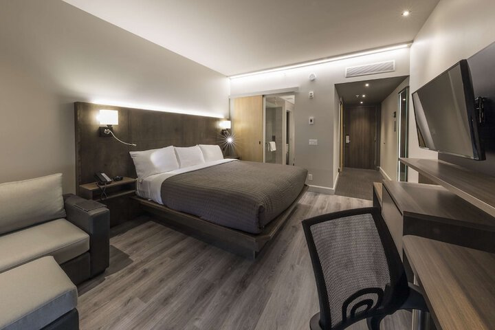 Room 32 of 104