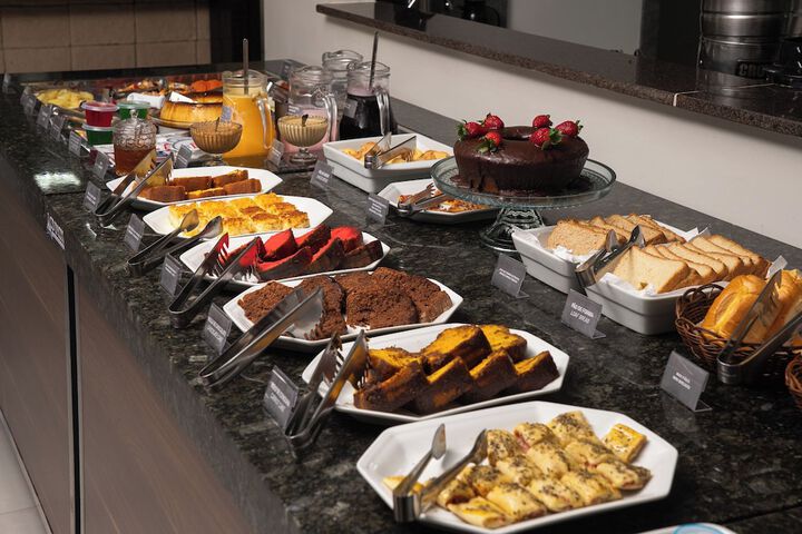 Dining 53 of 56