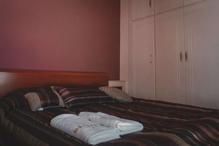 Room 7 of 76