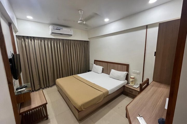 Room 8 of 16