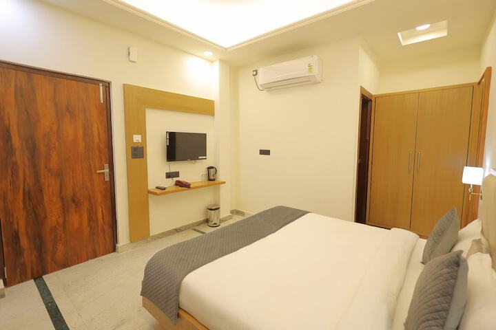 Room 32 of 63