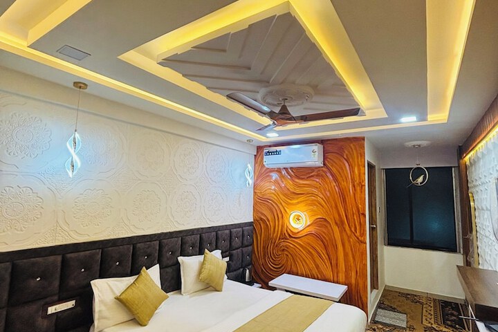 Room 2 of 30