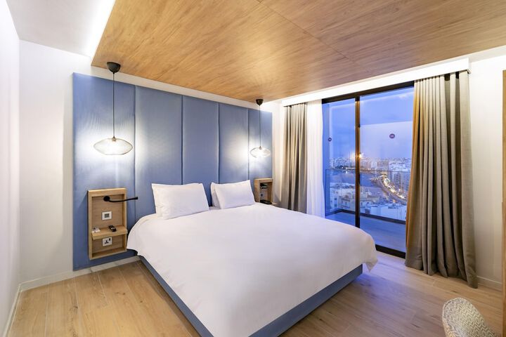 Room 42 of 146