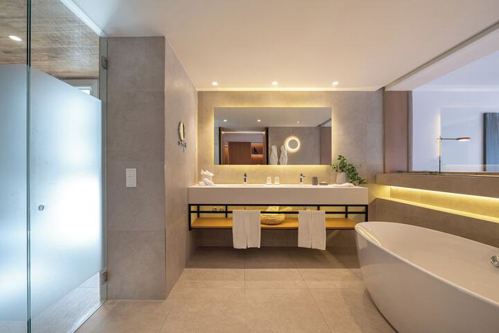 Room 27 of 57