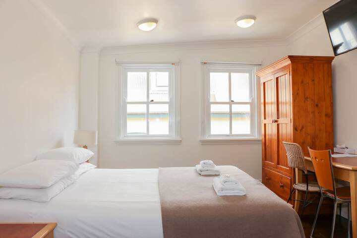 Room 9 of 31