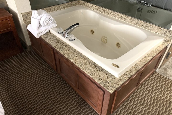 Leisure King Bed (7 of 10)